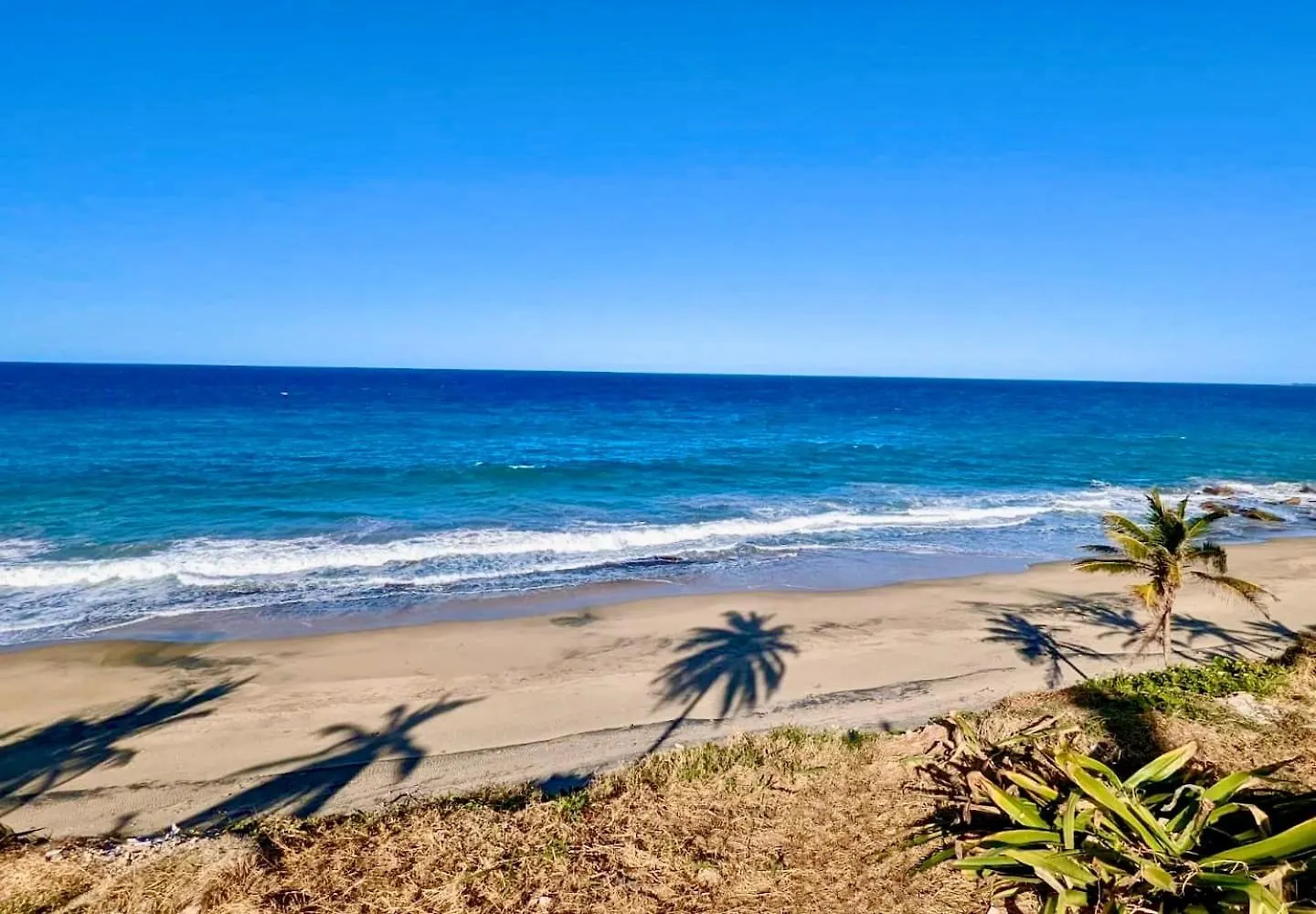 Modern Oceanfront Apartment Arecibo