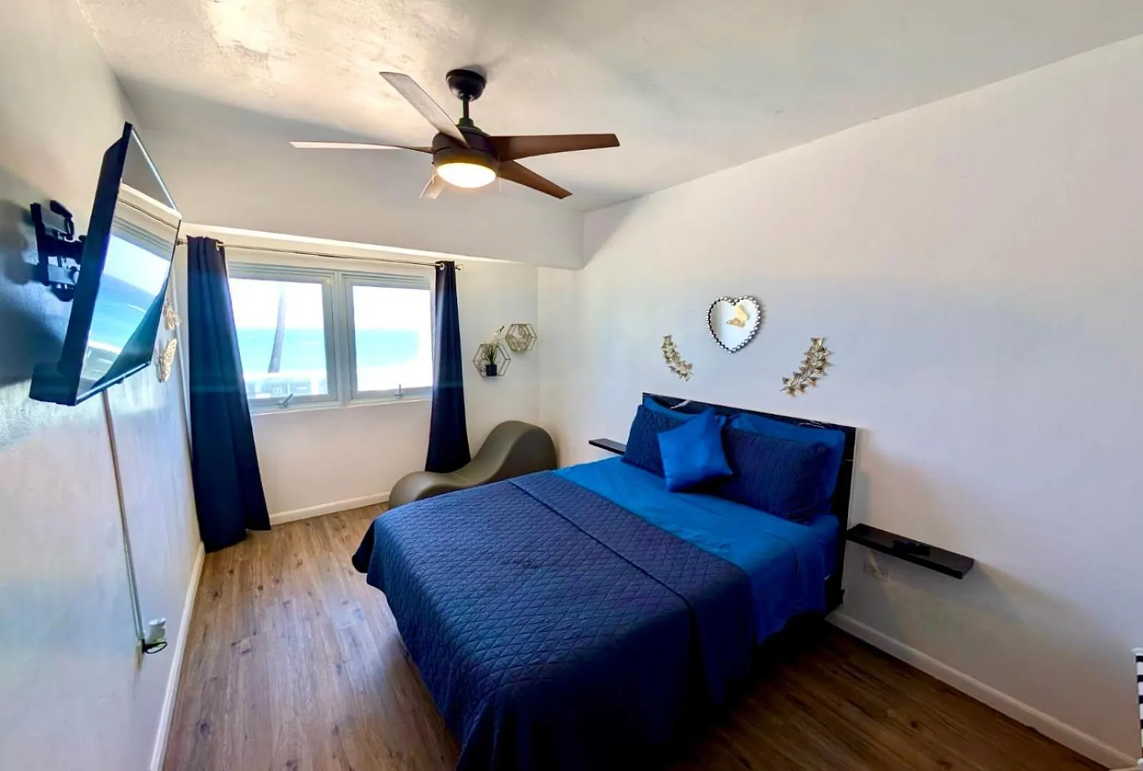 Modern Oceanfront Apartment Arecibo